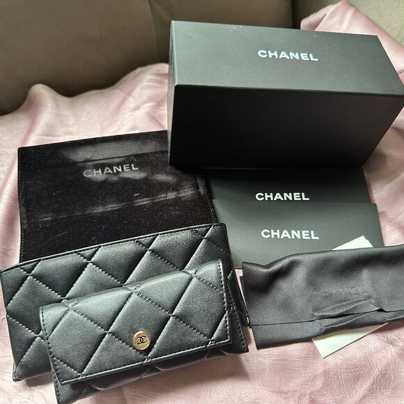 Chanel Butterfly Sunglasses with pearl leather chain - Picture 5 of 15